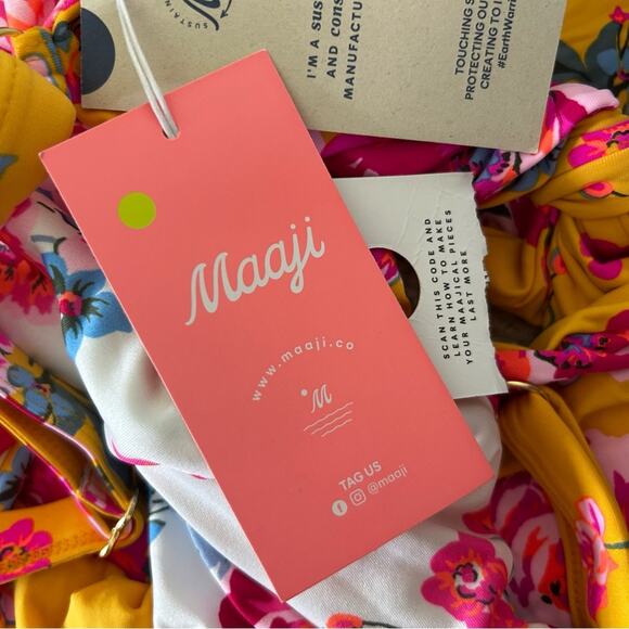 NWT Maaji Reversible Floral Print V Neck Low Back One Piece Swimsuit Size Medium - Picture 7 of 9